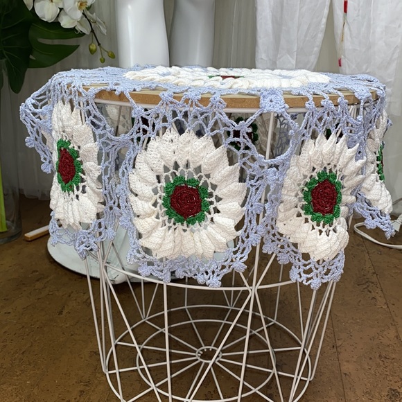 Handmade crochet large doilies - Picture 9 of 13